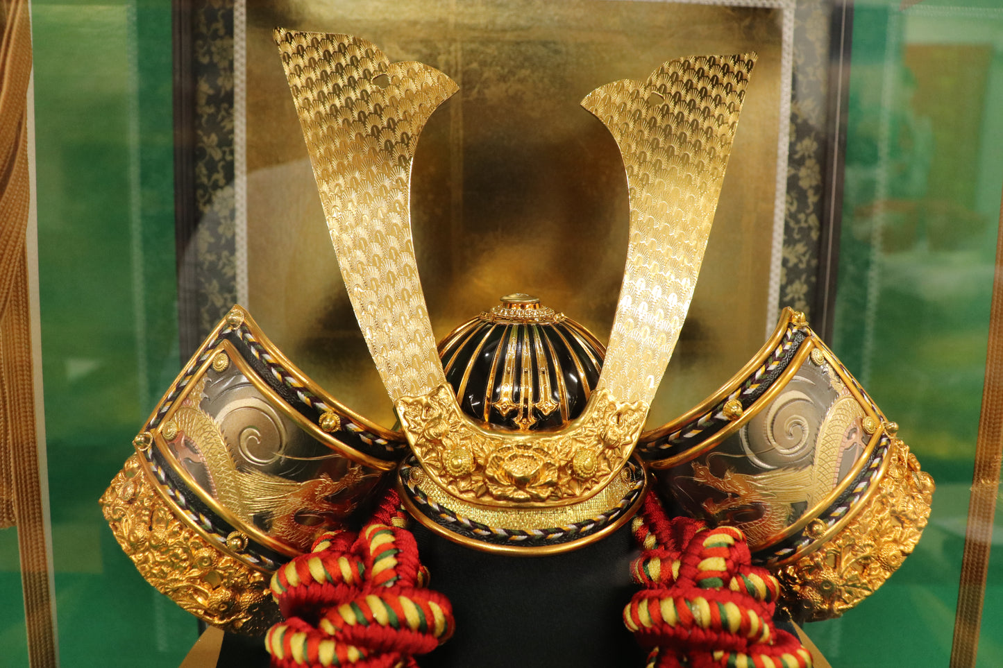 兜平飾り五月人形ケースセット (28cm×23cm×38cm)