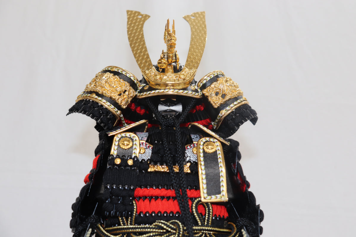 鎧平飾り五月人形ケースセット (43cmx34cmx59cm)【送料無料】