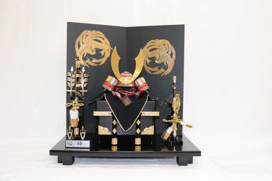 兜平飾り五月人形セット (65cmx43cmx67cm)【送料無料】