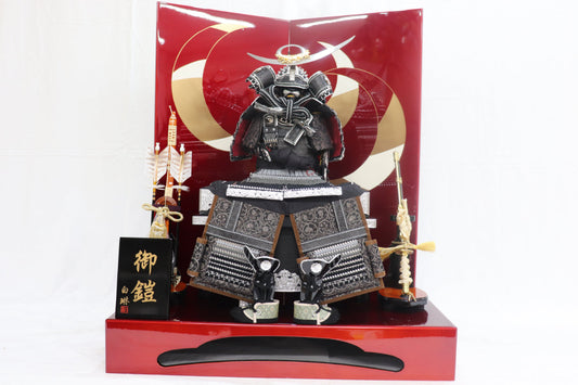 上杉謙信 鎧平飾り五月人形セット (65cmx45cmx77cm)【送料無料】