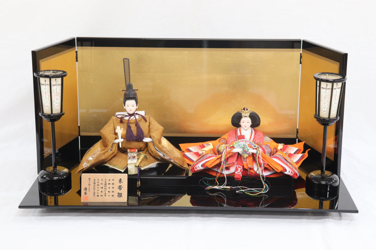 親王飾り雛人形(70cmx36cmx31cm)