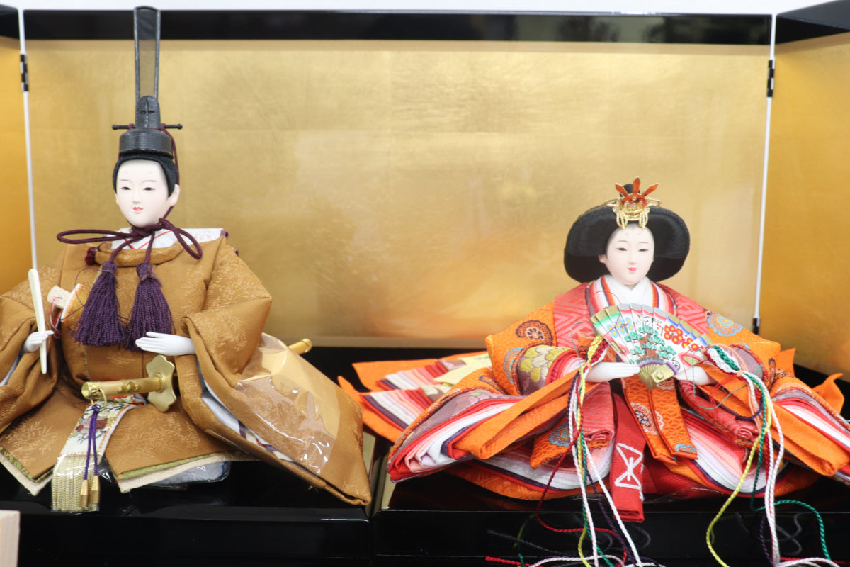 親王飾り雛人形(70cmx36cmx31cm)