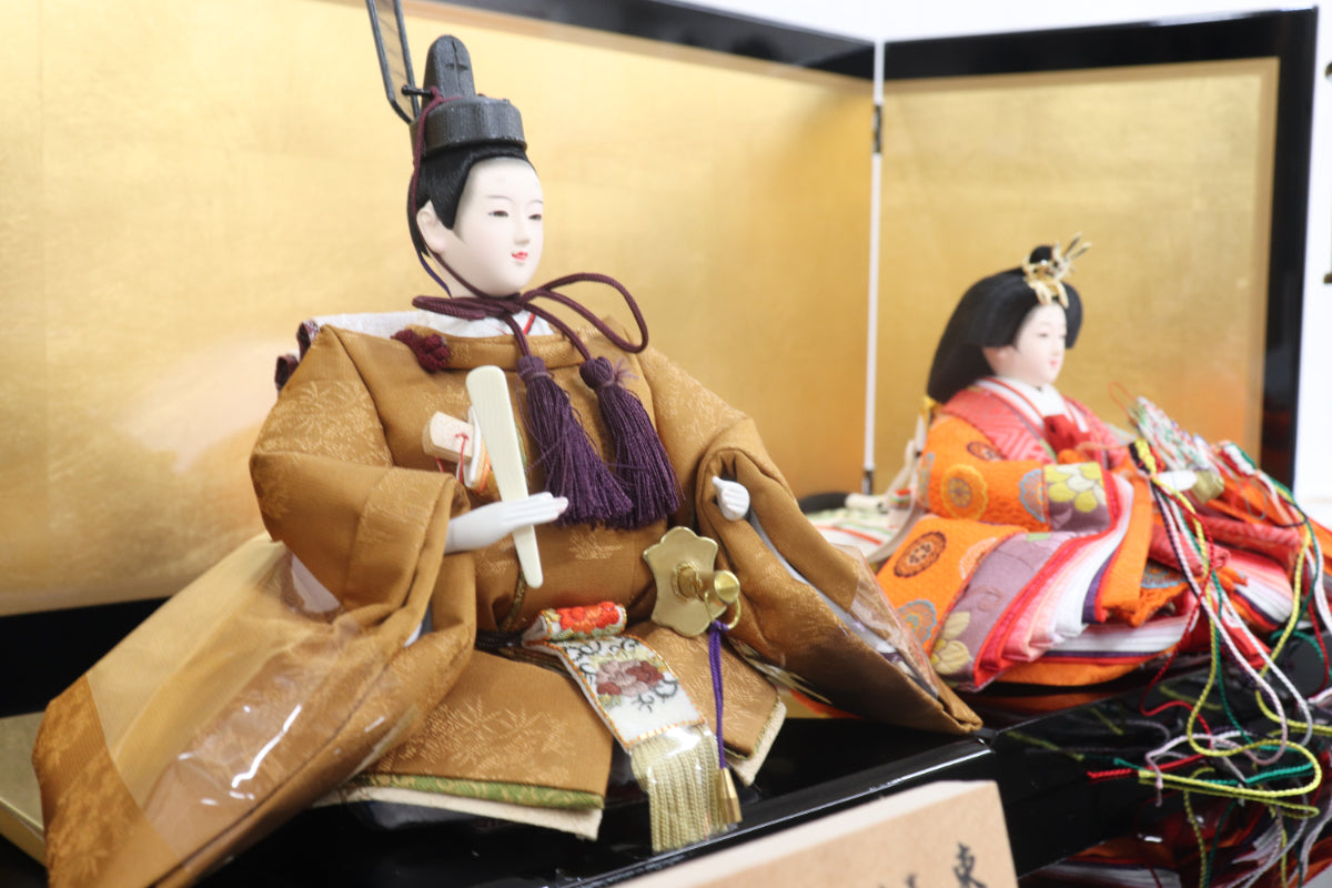 親王飾り雛人形(70cmx36cmx31cm)