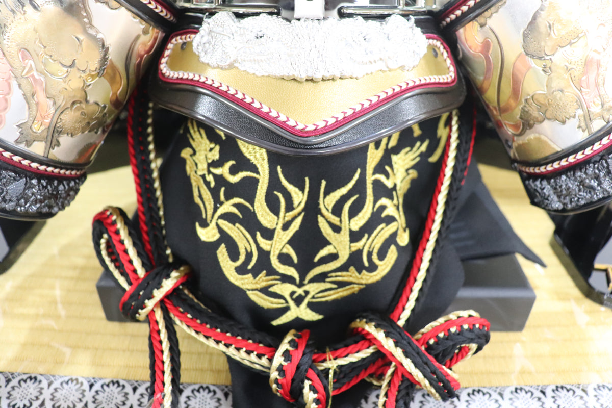 伊達政宗　兜平飾り着用五月人形セット (65cmx50cmx88cm)【送料無料】